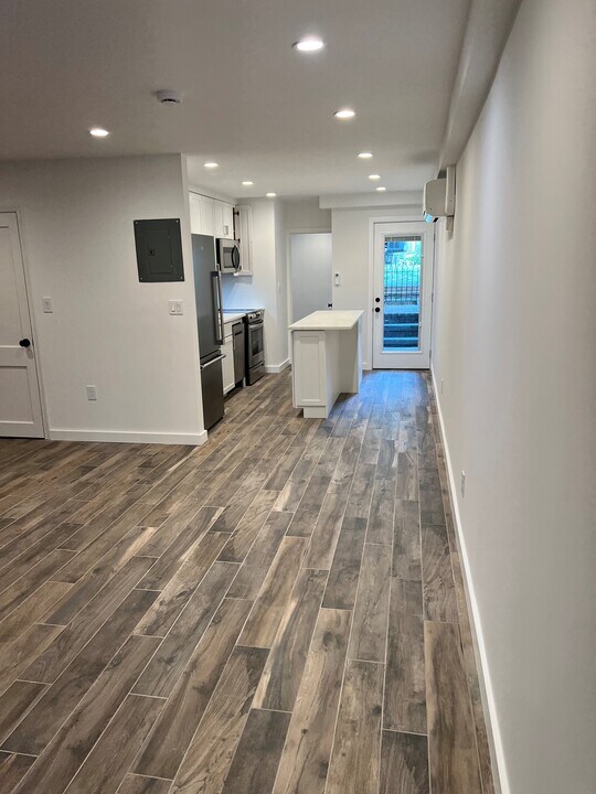 215 5th St SE, Unit 1 in Washington, DC - Foto de edificio