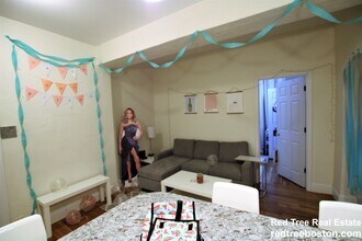 2001 Commonwealth Ave in Boston, MA - Building Photo - Building Photo