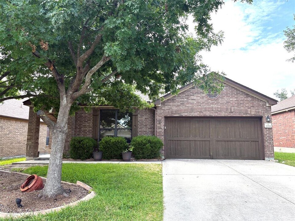 2104 Old Sterling Rd in Cedar Park, TX - Building Photo
