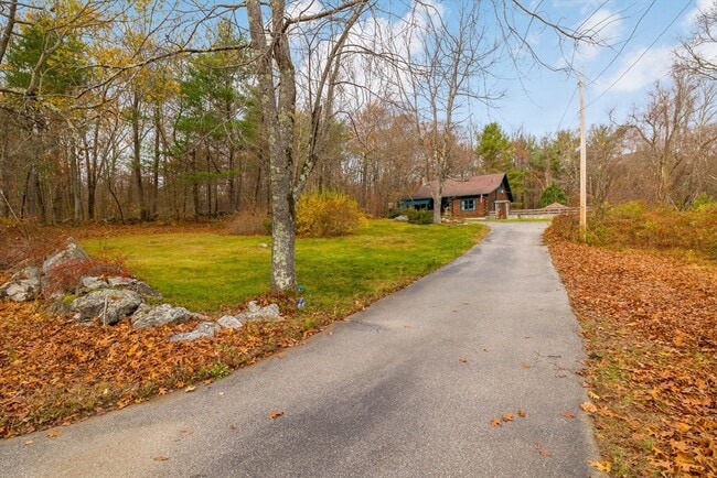 404 Rawson St in Leicester, MA - Building Photo - Building Photo