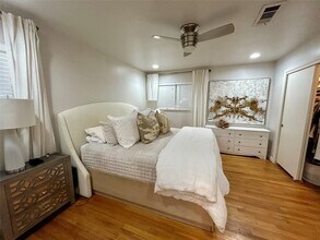 9914 Larston St in Houston, TX - Foto de edificio - Building Photo