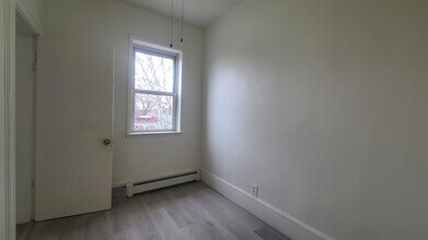 242 Bowers St in Jersey City, NJ - Building Photo - Building Photo