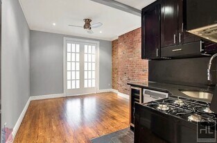 MOTT ST., Unit 13 in New York, NY - Building Photo
