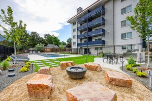 Kalo Broadmoor Terrace in Colorado Springs, CO - Building Photo