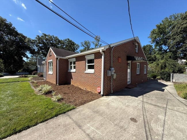 638 Stratford Rd NW in Winston-Salem, NC - Building Photo - Building Photo