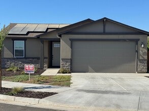 3926 W Delaware Ave in Visalia, CA - Building Photo - Building Photo