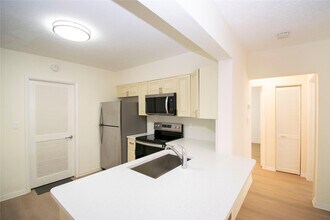 2547 Roosevelt St in Hollywood, FL - Building Photo - Building Photo