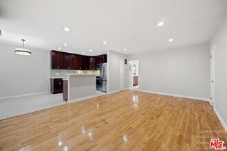 2488 Beachwood Dr in Los Angeles, CA - Building Photo - Building Photo