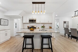 2418 Rosewood Ln in Havertown, PA - Foto de edificio - Building Photo