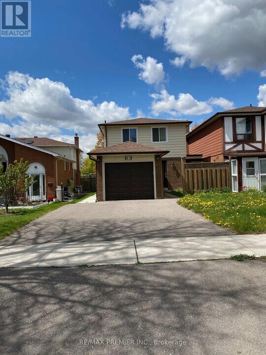 82 Angus Dr in Toronto, ON - Building Photo