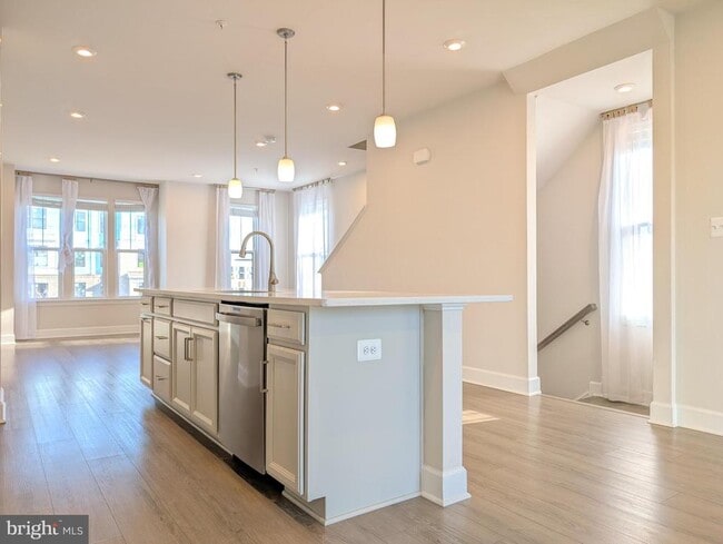 6710 Belcrest Rd in Hyattsville, MD - Building Photo - Building Photo