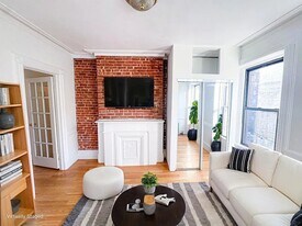 792 9th Ave, Unit 4RS in New York, NY - Building Photo