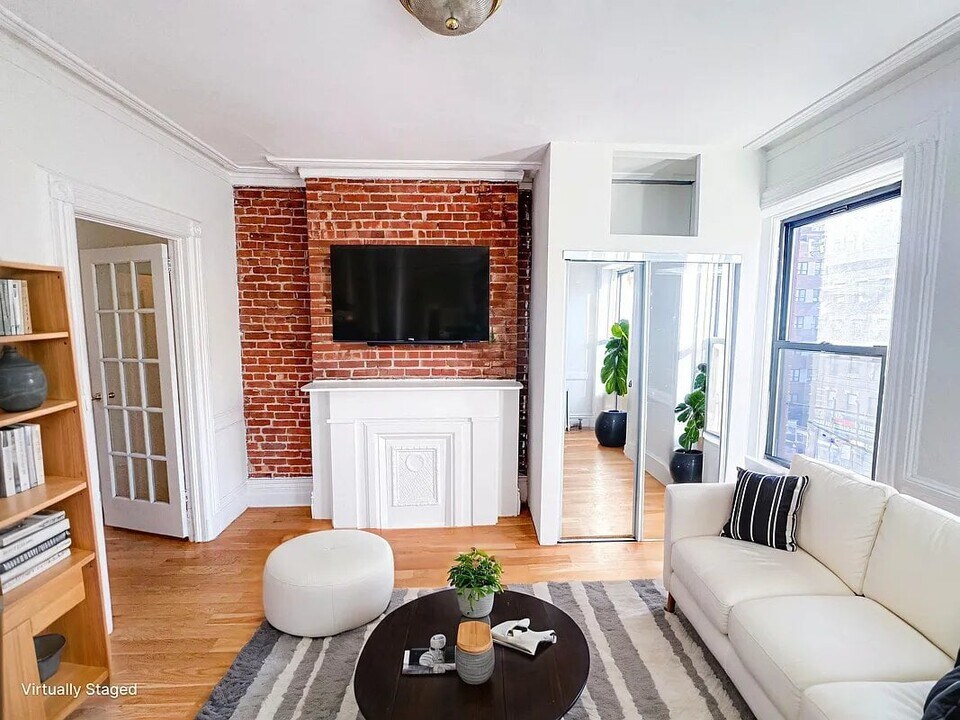 792 9th Ave, Unit 4RS in New York, NY - Foto de edificio