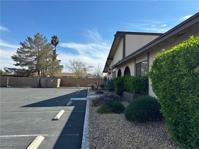 property at 5817 Smoke Ranch Rd