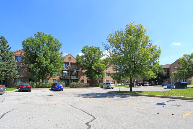 Allanview Place in Barrie, ON - Building Photo - Building Photo