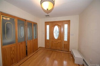 24 Cable Ln in Hicksville, NY - Building Photo - Building Photo