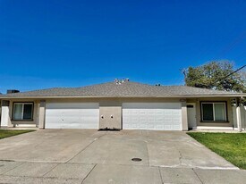 9849 Lincoln Village Dr in Sacramento, CA - Building Photo