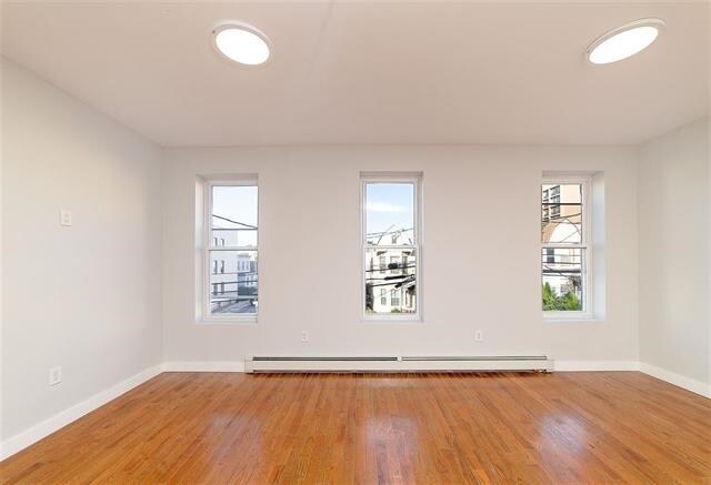 83 Woodlawn Ave in Jersey City, NJ - Building Photo - Building Photo