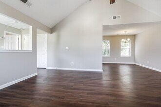 3827 Waldrop Hills Dr in Decatur, GA - Foto de edificio - Building Photo