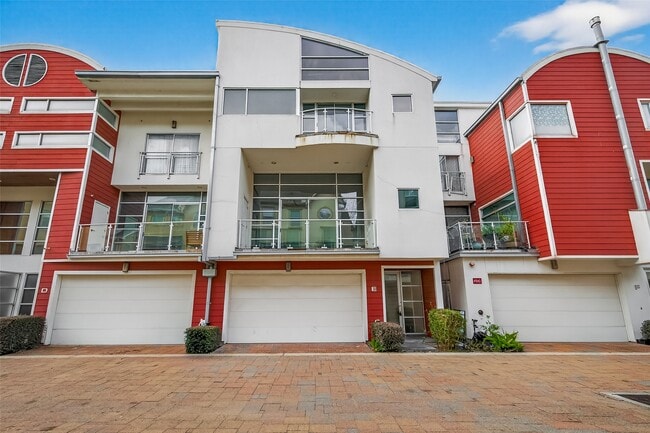 6014 Fairdale Ln in Houston, TX - Building Photo - Building Photo