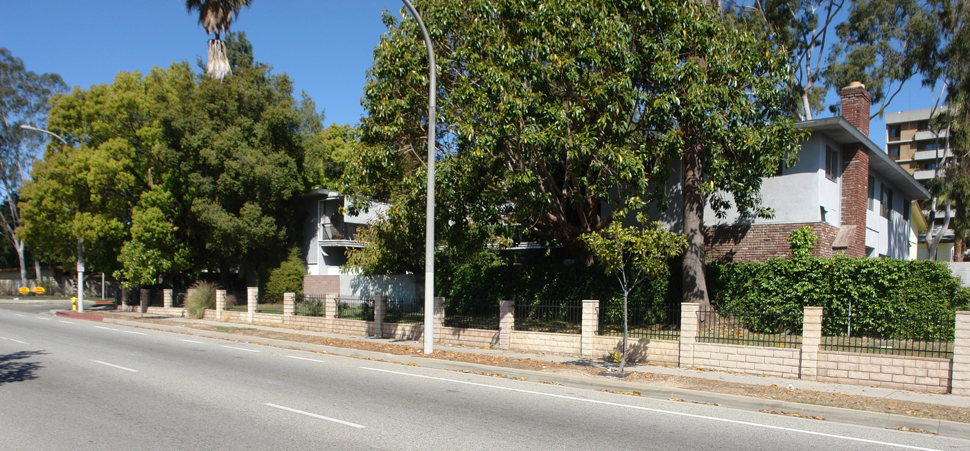 380 Madison Ave in Pasadena, CA - Foto de edificio