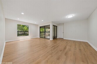 3901 Cocoplum Cir in Coconut Creek, FL - Building Photo - Building Photo