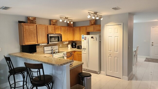 562 SE Majestic Terrace in Port St. Lucie, FL - Building Photo - Building Photo