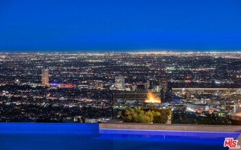 9305 Nightingale Dr in Los Angeles, CA - Building Photo - Building Photo