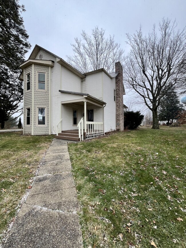 2742 Walnut St in Millersburg, OH - Building Photo - Building Photo