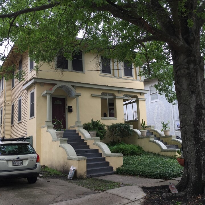 1822 Robert St, Unit Unit C in New Orleans, LA - Foto de edificio