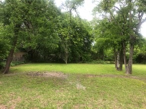 1211 Monroe St in Commerce, TX - Building Photo - Building Photo