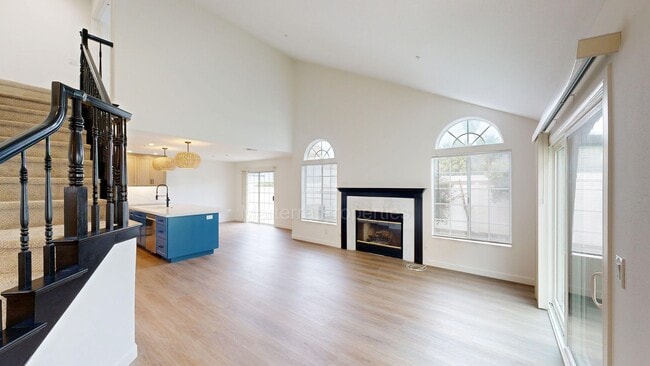 286 Carefree Ln in Costa Mesa, CA - Building Photo - Building Photo