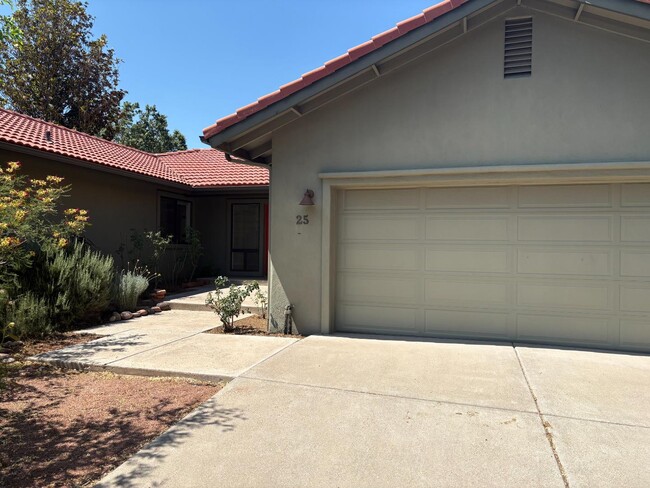 property at 25 Evening Glow Pl