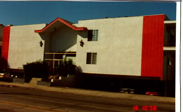 6937 Hazeltine Ave in Van Nuys, CA - Foto de edificio - Building Photo