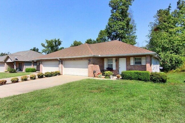 2600-2602 Travelers Way in Jackson, MO - Building Photo - Building Photo