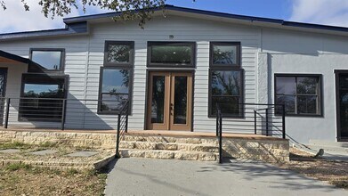 17621 Stacey Ln in Lago Vista, TX - Building Photo - Building Photo