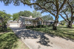 11402 Brook Meadows Ln in Stafford, TX - Building Photo