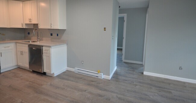 117 Cross St, Unit 2 in Somerville, MA - Building Photo - Building Photo