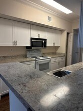 100 SW 117th Terrace in Pembroke Pines, FL - Foto de edificio - Building Photo