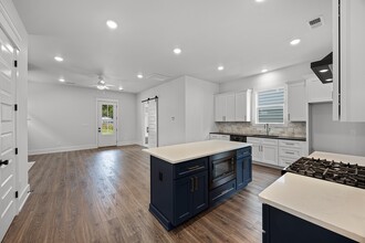 127 W Deaderick St in Jackson, TN - Building Photo - Building Photo