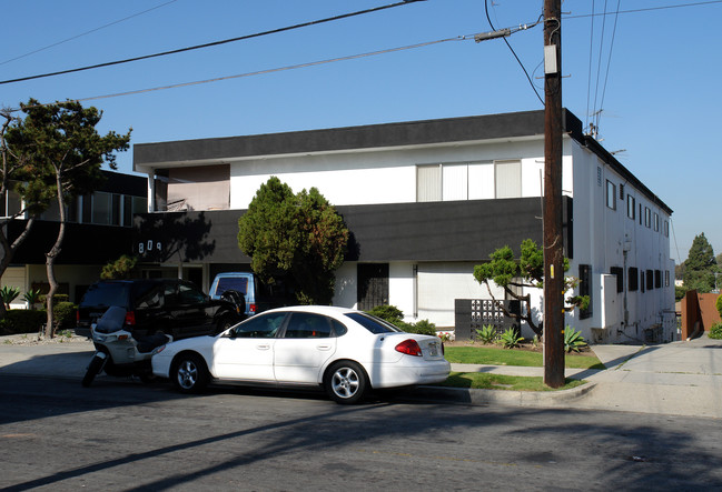 809 Edgewood St in Inglewood, CA - Building Photo - Building Photo