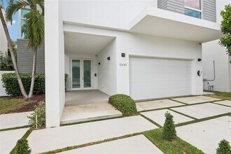 10445 NW 68th Terrace in Doral, FL - Building Photo - Building Photo