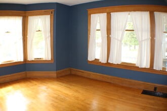 234 S Highland Ave in Rockford, IL - Building Photo - Building Photo