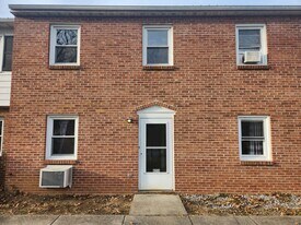 6233 Mountain View Dr in Chambersburg, PA - Building Photo