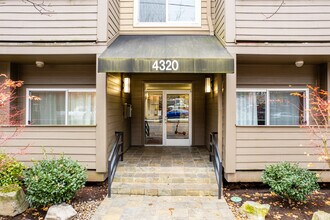 Corbanc Condiminums in Portland, OR - Building Photo - Building Photo