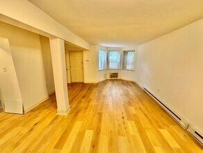 326 North Carolina Ave SE in Washington, DC - Building Photo - Building Photo