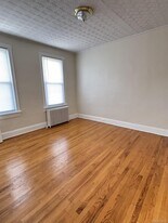 71-58 70th St in Queens, NY - Building Photo