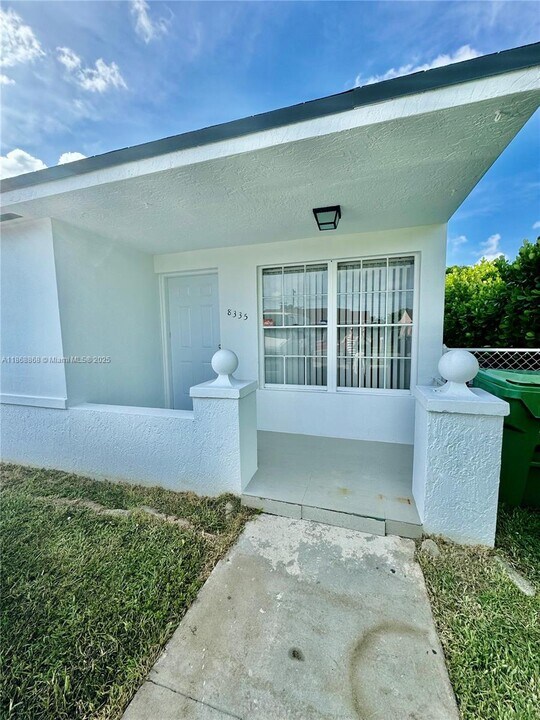 8335 SW 10th Terrace in Miami, FL - Building Photo