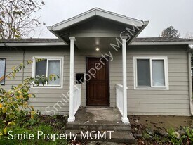 8148 SE Claybourne St in Portland, OR - Building Photo