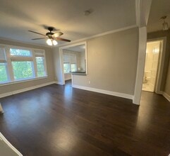 2536 DuPont Ave S, Unit 304 in Minneapolis, MN - Foto de edificio - Building Photo